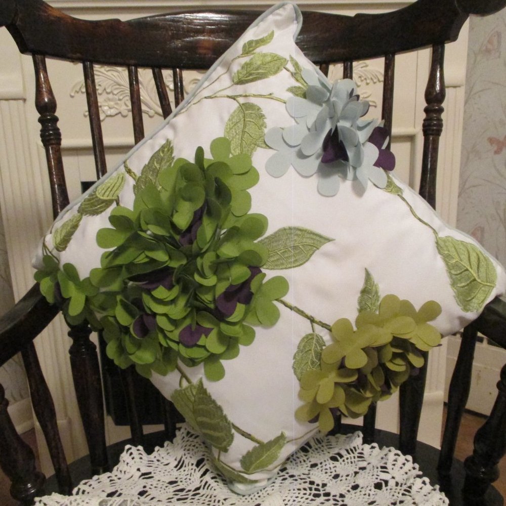 Hydrangea 3D Pillow - Picture 7 of 8